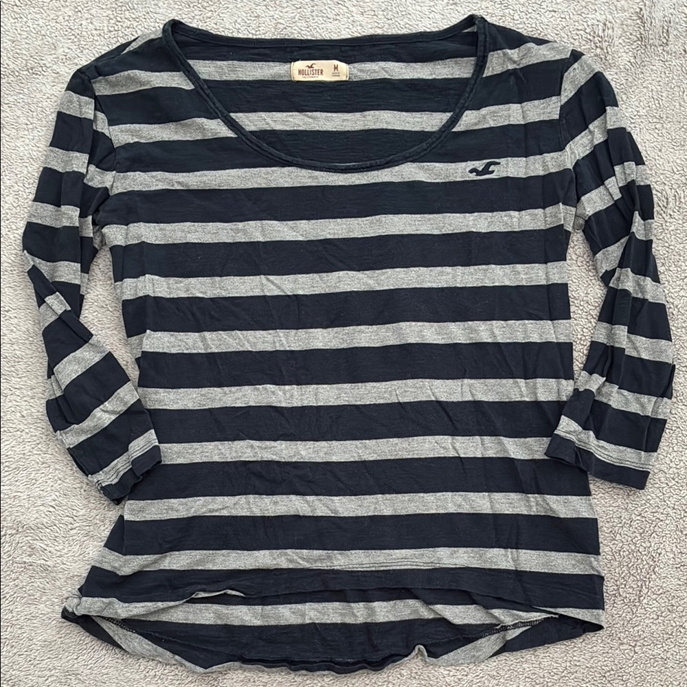 Hollister Women's Navy and Gray Shimmer Striped Top